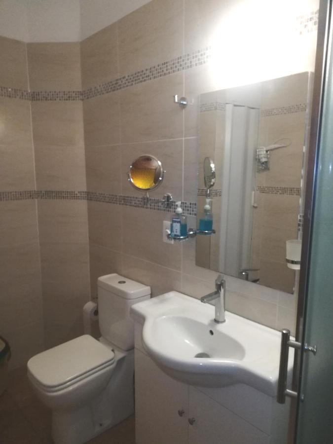 Private Room In Beautiful Home Montevideo Exteriör bild